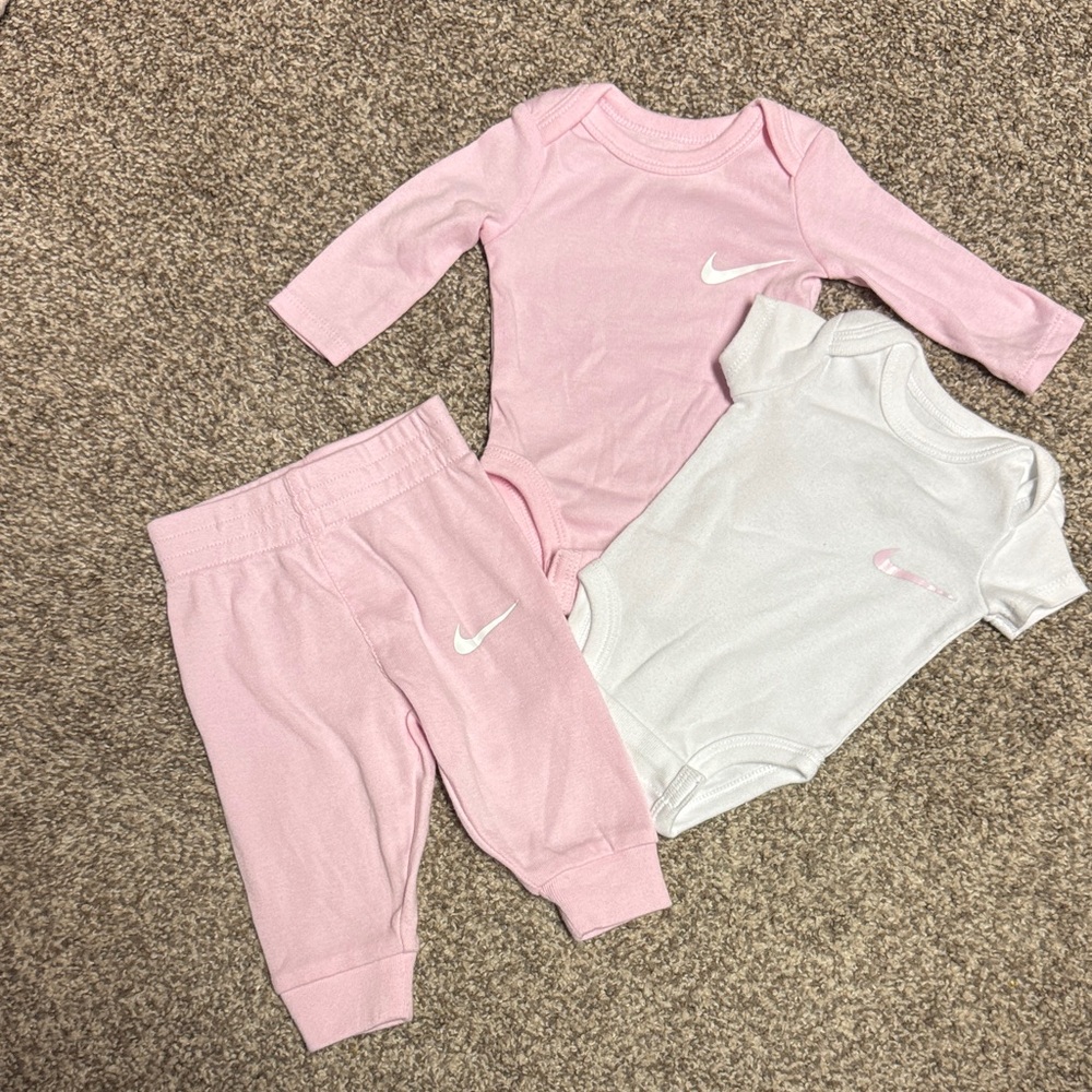 Nike Baby Pink and White Bodysuit Set New Born